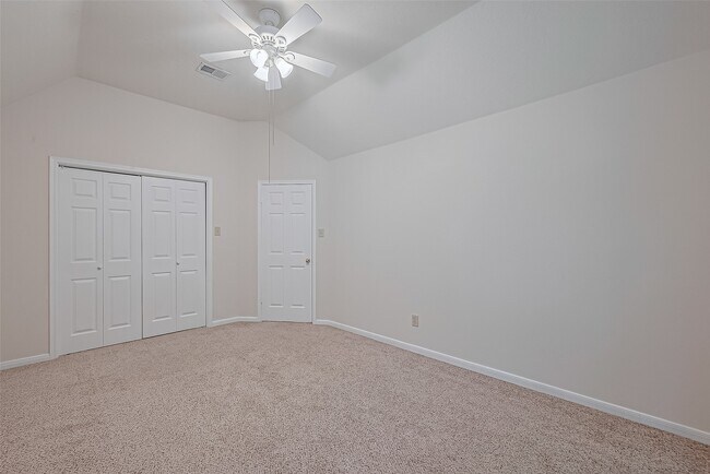 Building Photo - 1327 W Forest Dr