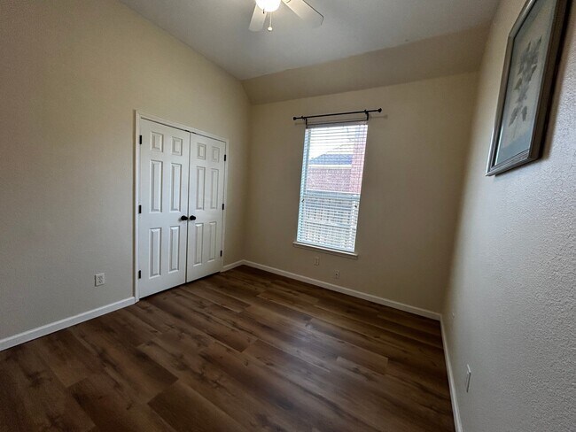 Building Photo - 304 Sparrow Hawk Dr