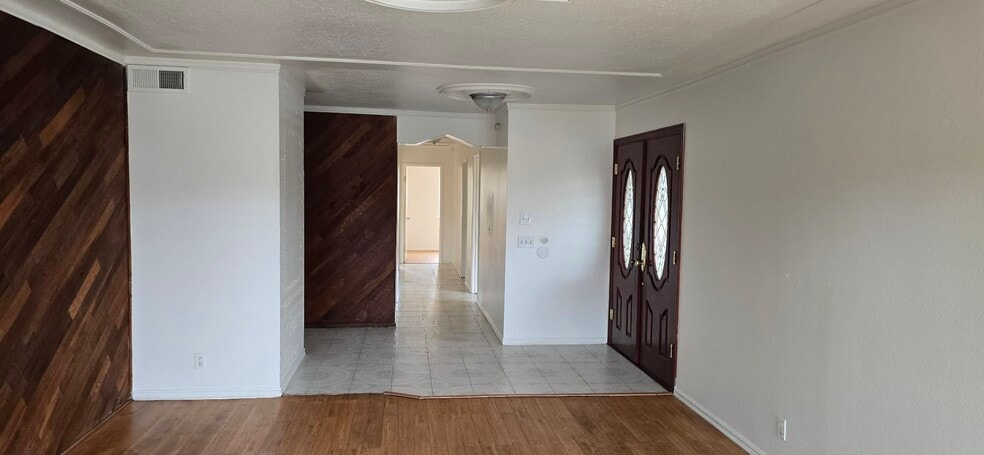 Building Photo - 3102 S Baker St