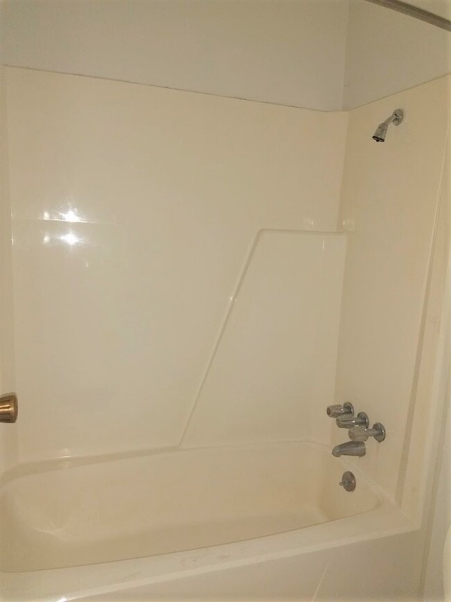 Building Photo - 29 Lakeshore Terrace