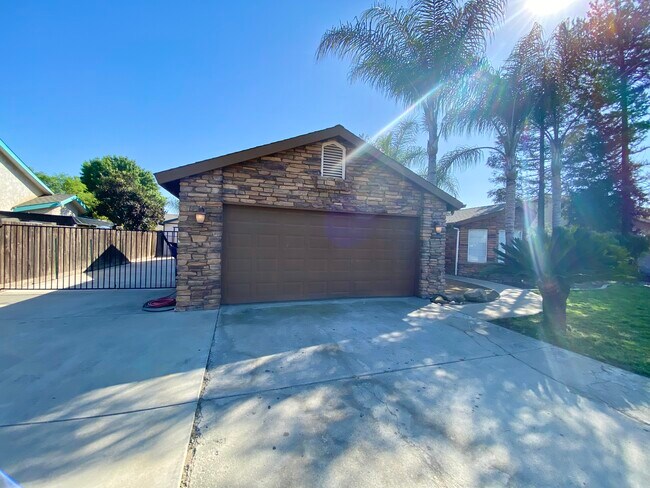 Building Photo - 2095 W Merritt Ave