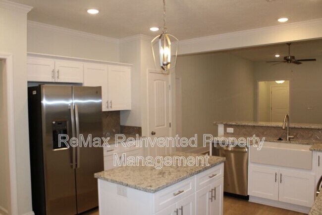 Building Photo - 921 Holbrook Dr