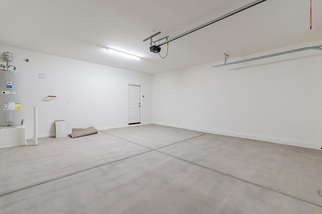 Building Photo - Modern 3-Bed + Den Home in Ventana De Estrellas