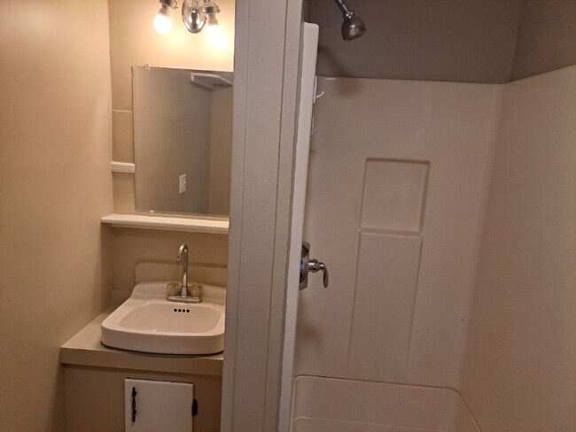 Building Photo - 35 Pine St