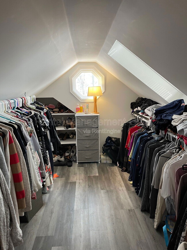 Building Photo - 4119 N Sheridan Ave