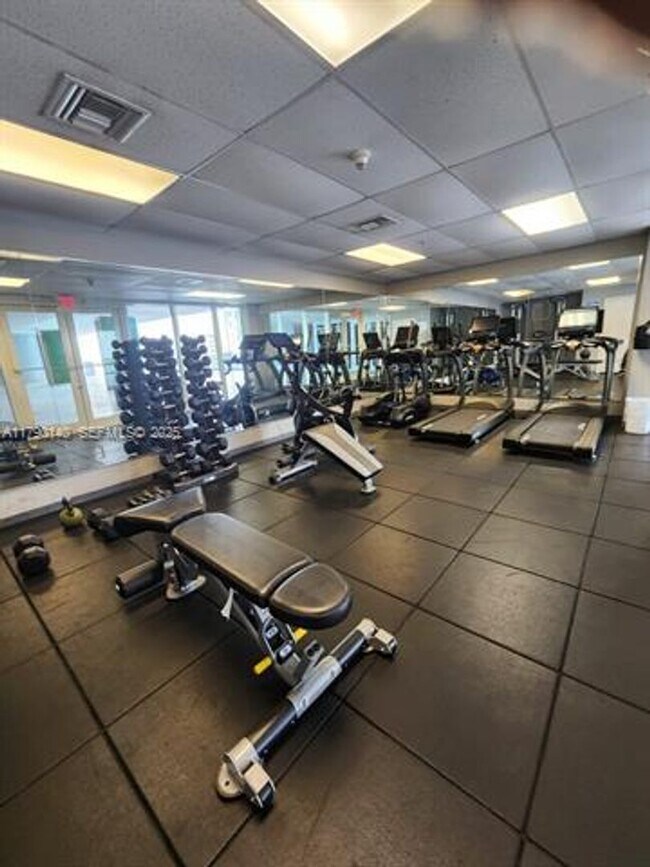 Building Photo - 170 SE 14th St