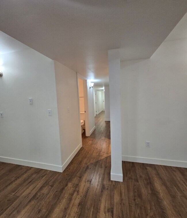 Building Photo - ***PENDING APPLICATION***4 Bedroom, 2 Bath...