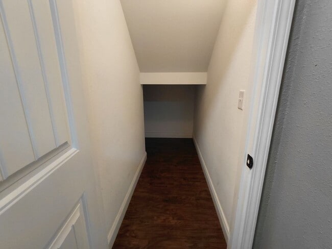 Building Photo - Beautiful home close to post