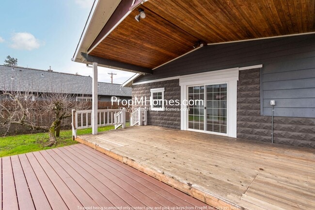 Building Photo - Updated Cottage in Gladstone!