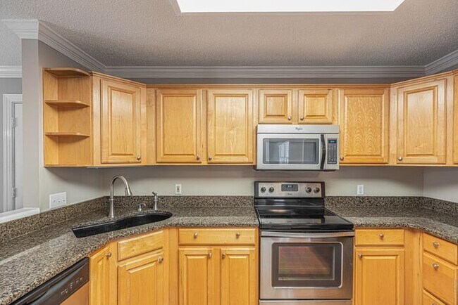 Building Photo - NW Large Updated Home! LR, DR, Den, FP, Ha...
