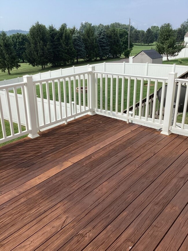 Building Photo - Bright 3 Bedroom, 2.5 Bath Townhome in Spring Grove Schools!!