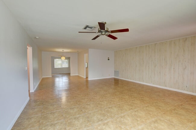 Building Photo - 6347 Country Wood Way