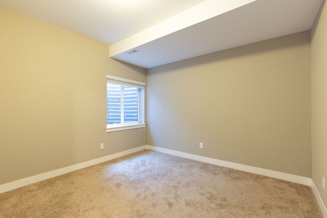 Building Photo - 6bd/4.5 bath home in Southwest Longmont!