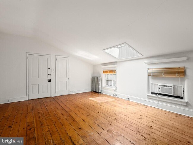 Building Photo - 318 N Matlack St
