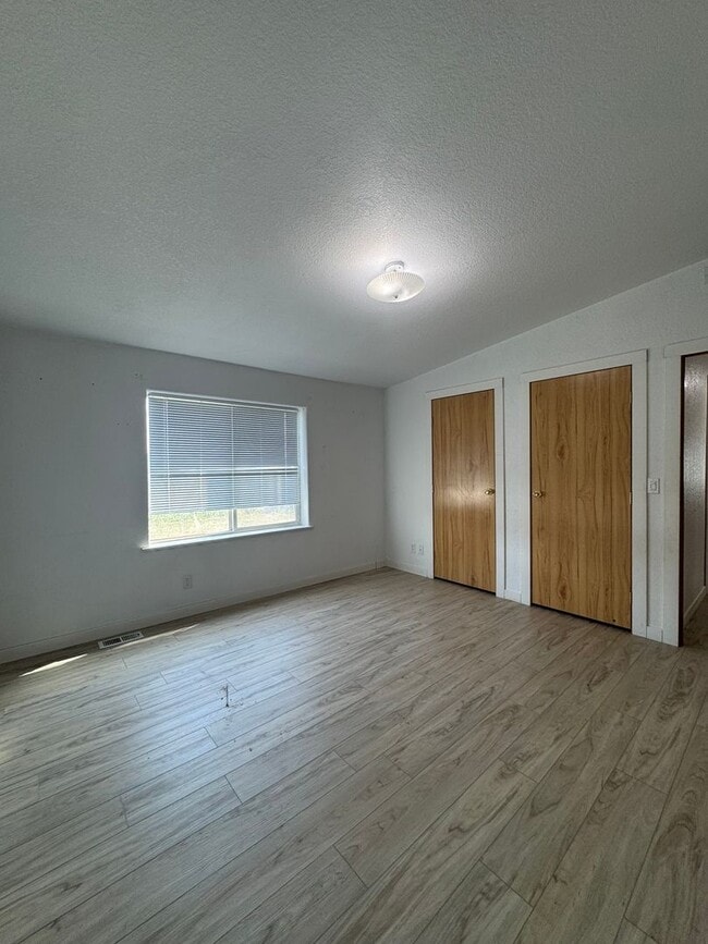 Building Photo - Charming & Updated Home in Kittitas, WA