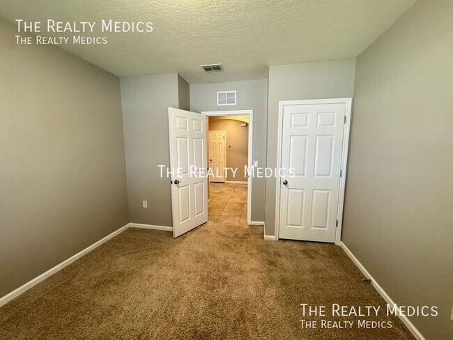 Building Photo - 1028 Salina St SE