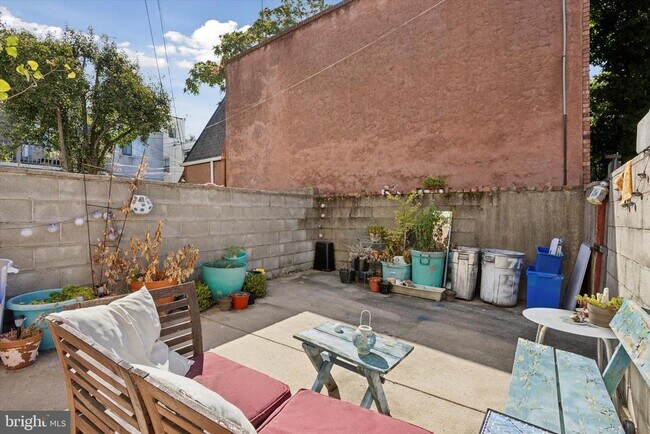 Building Photo - 714 Tasker St