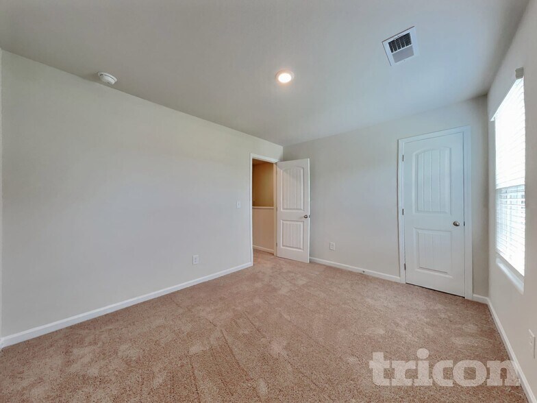 Building Photo - 14 Ivy Bank Dr