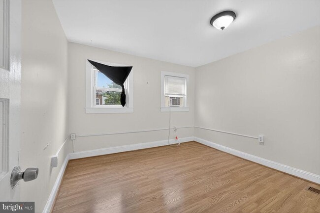 Building Photo - 115 16th St SE