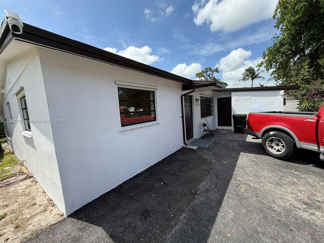Building Photo - 750 S 61st Terrace