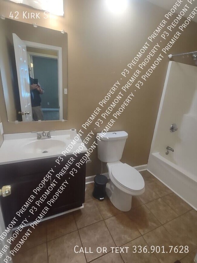 Building Photo - 42 Kirk St