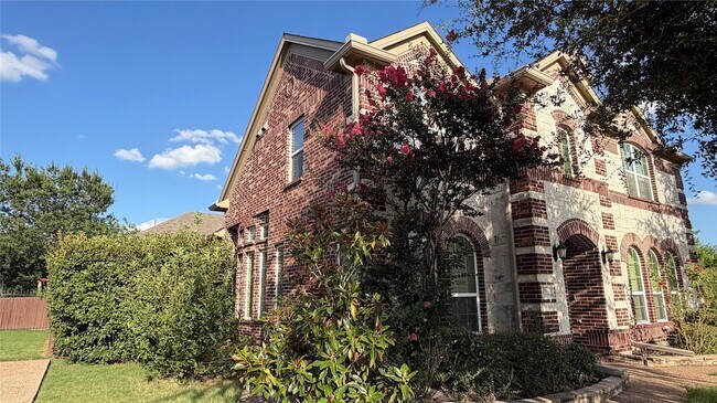 Building Photo - 6728 S Fork Dr