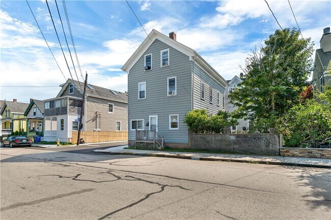 Building Photo - 24 Pond Ave