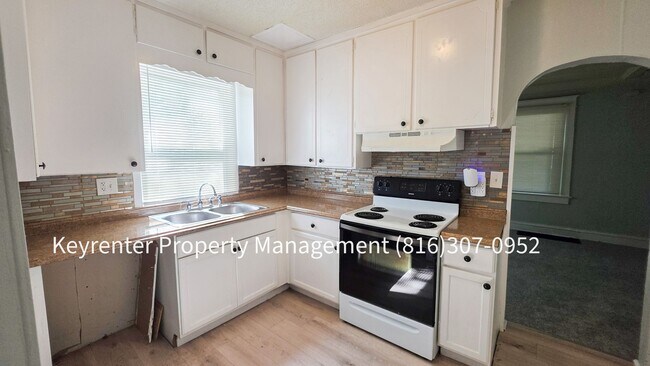 Building Photo - 3 Bed 1 Bath ready to rent!