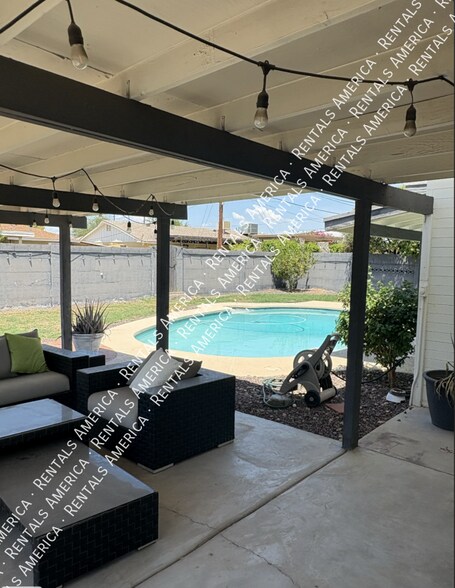 Building Photo - 2110 W Greenbriar Dr