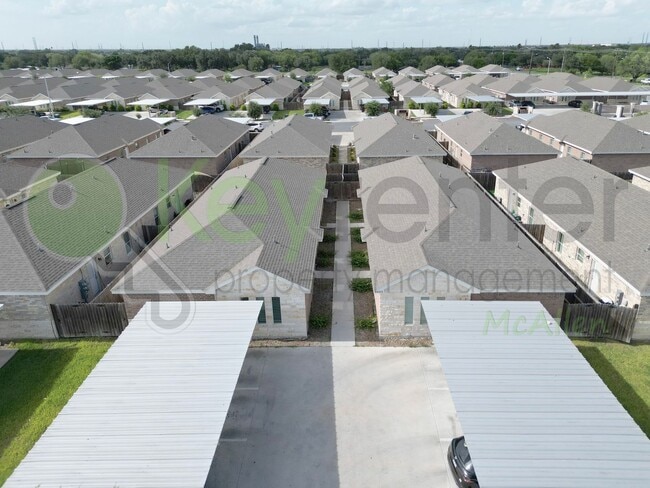 Building Photo - 3B/2B Gated Community, UNBEATABLE PRICE - Edinburg TX