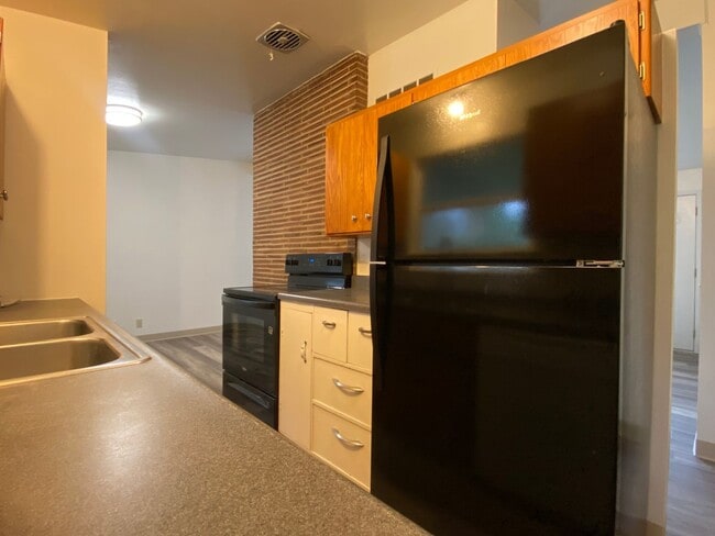 Building Photo - Des Moines Rambler w/ Large yard