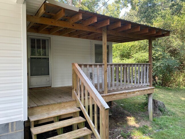 Building Photo - Very nice 3 or 4 bedroom, 2 bath home located in Franklinville- $1500 Month, $1500 Deposit!!