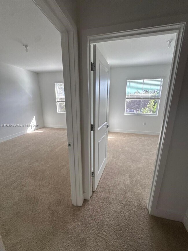 Building Photo - 17108 SW 2nd Cir