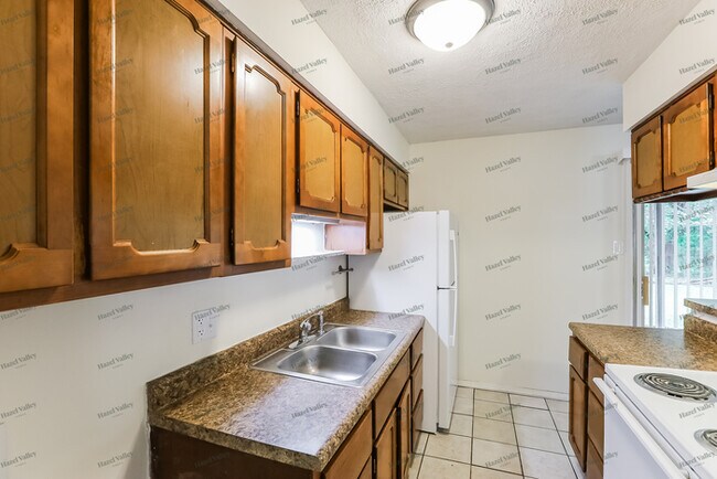 Building Photo - 3848 Richelieu Rd