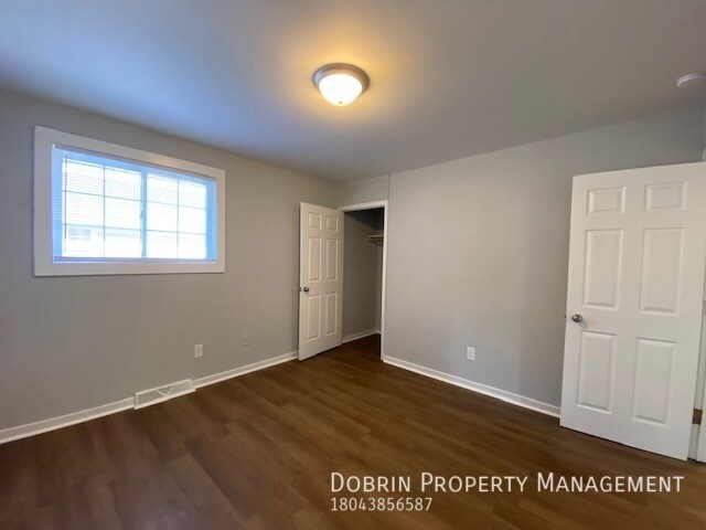 Building Photo - 2505 Lynhaven Ave