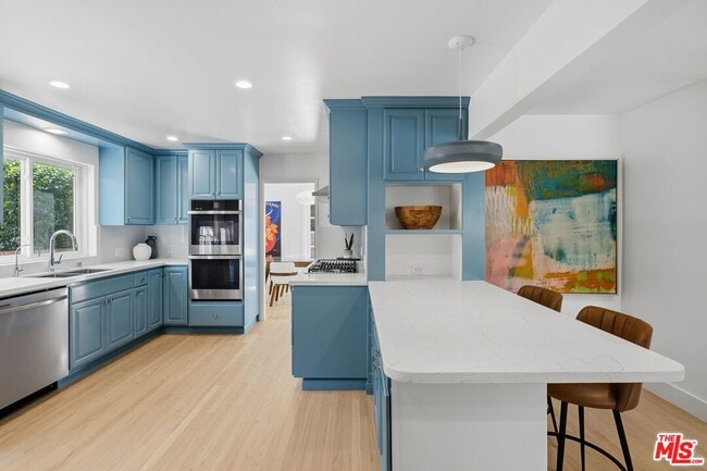 Building Photo - 864 Bienveneda Ave