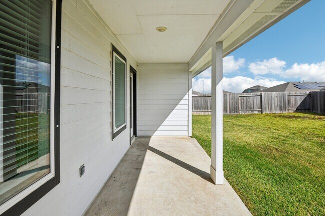 Building Photo - 8011 House bank Ln