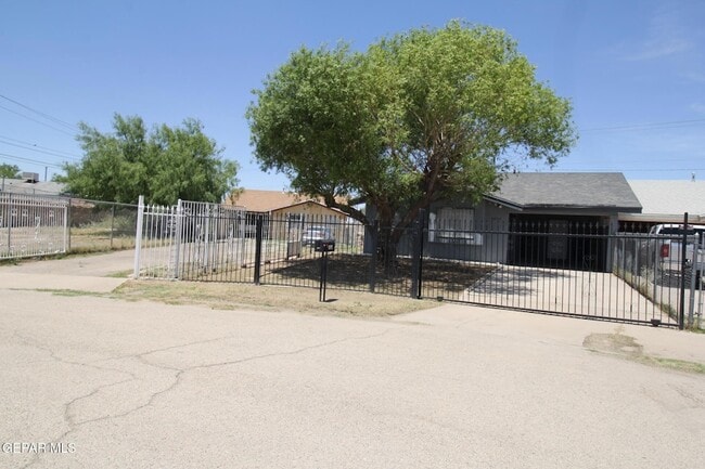 Building Photo - 9604 Gaza Dr