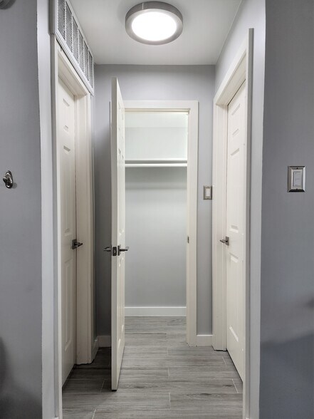 Building Photo - 10555 Turtlewood Ct