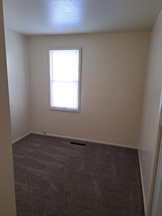 Building Photo - 3 BR near Purdue University Fort Wayne