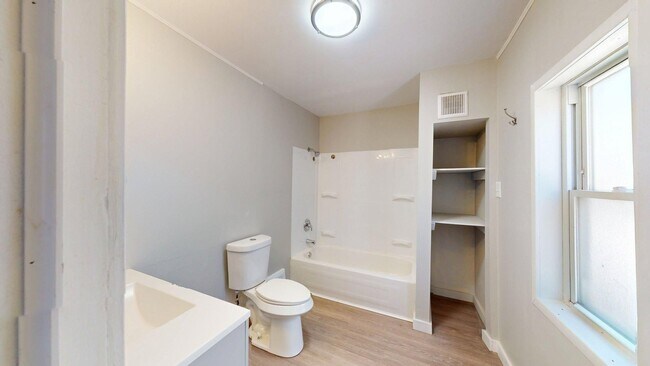 Building Photo - Cudell/West Blvd neighborhood; 4 bedroom/1 bath single family house for rent!