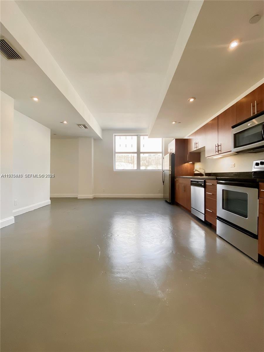 Building Photo - 111 E Flagler St