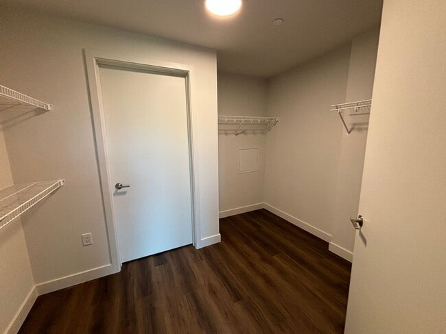Building Photo - Spacious 1-Bed, 2-Bath + Den with Lake Vie...