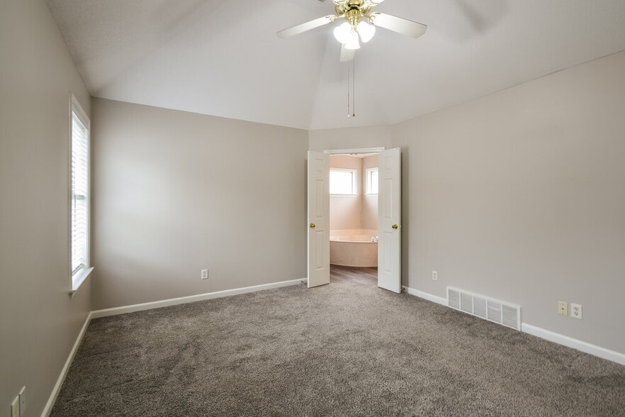 Building Photo - 7248 Bridgefield Dr