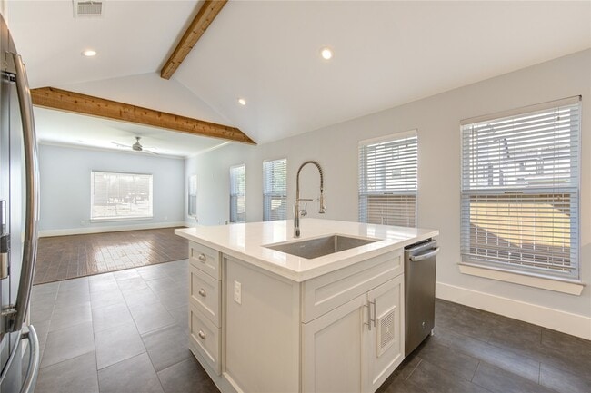 Building Photo - 2401 Eagle St