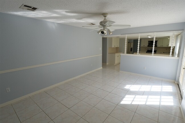 Building Photo - 19403 Long Lake Dr