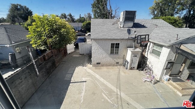 Building Photo - 19040 Bassett St
