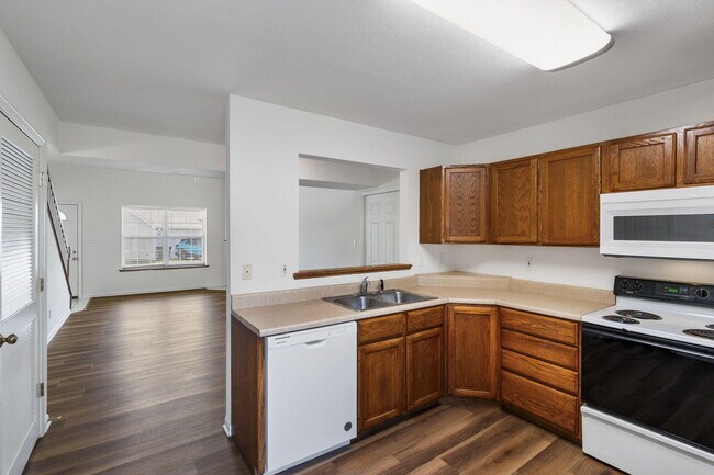 Building Photo - 1725 Louise Cir