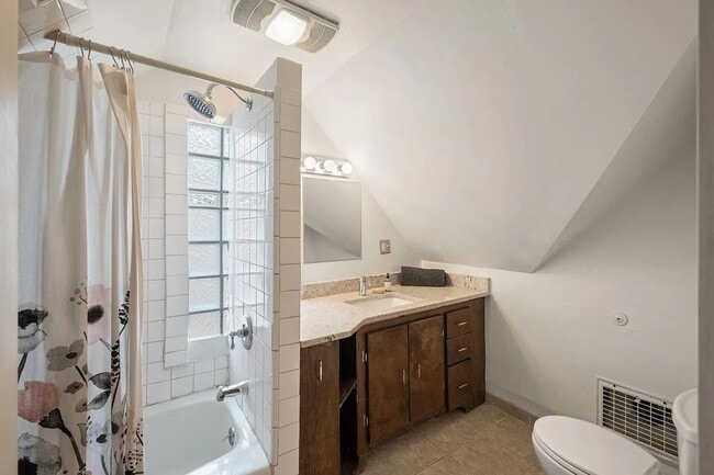Building Photo - Magnificent, Beautifully UPDATED, 3 Bedroo...