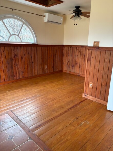 Building Photo - 288 Logan Rd